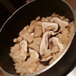 Kamameshi (rice cooked in a pot) (chicken, sea bream, crab, scallop, sakura shrimp) 1,980 yen~