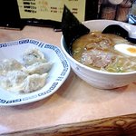 昌龍 - ラーメンセット。これに半ライスがつきます。