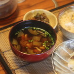 かじかの里 美濃吉 - 栗ご飯、お味噌汁、お漬物