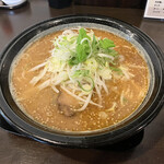 蔵出し味噌ラーメン やまぶき - ◆ 北海道味噌ラーメン (大盛り) ¥930-
            ちょっと高めかな…