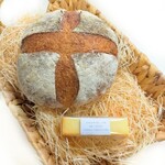 KAKUMARU PAN AND STORE - 料理写真:カンパーニュ、チーズケーキ