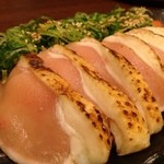山内農場 - 博多地鶏叩き 809円