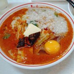 蒙古タンメン中本 - 極冷し味噌やさい+野菜大盛り+バター+ほうれん草+背脂+生卵