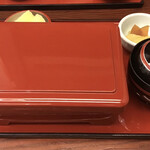 神田きくかわ - お重が席に運ばれる