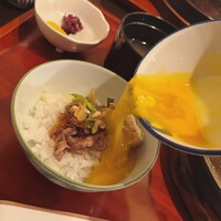 荒井屋 本店 - 締めは卵とお肉をぶっかけて