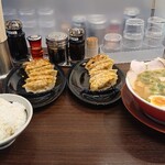 ラーメン横綱 - ごはん大とぴり辛餃子2人前と彩ラーメン並