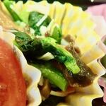 夢の風 とみや - 「ブロッコリーおひたし＠日替わり弁当」カニかま、ひらたけも入り甘いあじつけ