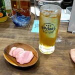 沖縄酒場 ちむぐくる - お通し＆さんぴん茶割り