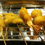 串かつ 七福神 - 右から、牛、うずら玉子、海老、青唐、きす　６３０円はお値打ち！