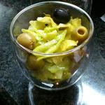 Deli＆Bar 秀 - 2013.4.12  春キャベツとオリーブのサラダ、キャベツはほんのりカレー風味のサラダ手す