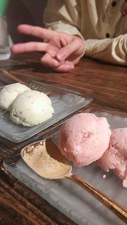 サイのツノ - 自家製アイスクリーム キュウイといちご