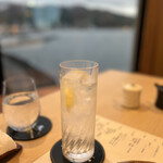 ラグジュアリー和ホテル風の薫 - 日本酒をオーダーすると、こちらからお願いせずともチェイサーを用意してくれるところ…さすがですね♪