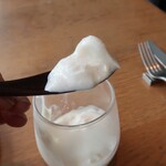 レゾナンス - アミューズ：豆乳と湯葉のムース　和からしのエスプーマ