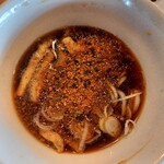 久兵衛屋 - つけ汁　七味唐辛子で倶楽部活動