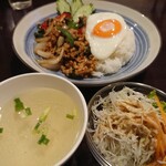 タイ料理パヤオ - ・ガパオライス 950円