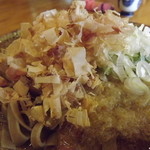 こはく庵 - 「おろしそば」アップ　麺は薄平打ちです