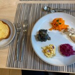 フランス料理 ルヴェ ソン ヴェール - 5種の前菜と自家製フォカッチャ