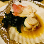 開陽亭 - 六品目
      『活ホタテと活ホッキ貝焼』