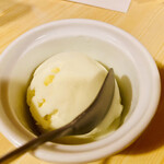 開陽亭 - 十品目
      『登別牛乳アイス』