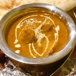 リトルスパイス - ポークカレー
      今日は具の盛り上がりが素晴らしい