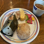 Onigiri Sutando Rittsubon - ◉おにぎり2個セット／500円税込
                        ・選べるおにぎり2個（醤油わかめ・チーズおかか）
                        ・唐揚げ1個
                        ・出汁巻き玉子1個
                        ・お漬物