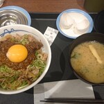 松屋 - スパイシーキーマ牛めし(並)。