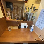 ヨシハマ - カウンター席 ※広角モードなので歪んでます