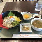 レストラン 東雲 - 釜揚しらす丼900円くらい