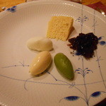 西洋料理 島 - デザート（ヨーグルト、バニラ、抹茶のアイス、チーズケーキ、黒豆）