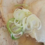 麺屋 ようすけ - チャーシューで麺が見えません