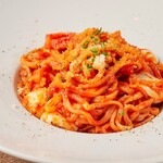 Tomato pasta with mozzarella and bacon