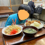 食事処 三平 - チビお決まりのザンギ＆チャーハン