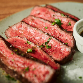 当店自慢の豪快肉料理！！