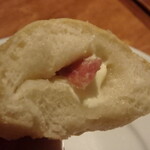 TRATTORIA GIRASOLE - サラミとクリームチーズの揚げパン断面（食べかけ御免）