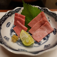 北新地しゃぶしゃぶすき焼き きらく - 冷製牛タンしゃぶとロースのお造り風