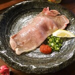 回転寿司 北海素材 - 黒毛和牛ロースにぎり ￥1,100