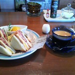 グリーティング - ミックスサンド、コーヒーセット850円