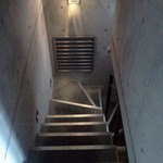 Kurumi Chaya - 打ちっぱなしの階段