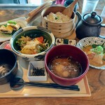 ダイナミックキッチン＆バー 燦 OBPツインタワー店 - 鯛の漬け茶漬けと明太子だし巻き