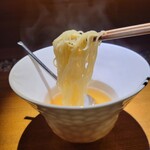 隼 - 上湯麺の麵リフト