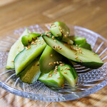 草津 極楽酒場 - きゅうりの浅漬け