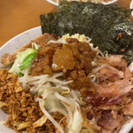 麺屋豚道場ぶた壱 - 汁なし小(¥980) 野菜半分豚半分　ニンニクアブラ　有料海苔