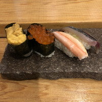 鮨処 竜敏 - ウニ、イクラ、カニ、アジ