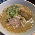 うま馬 - 濃まるラーメン、税込800円