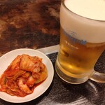 Okonomiya Teppanya Kitsukushi - キムチとビール