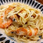ラ・ブォナ・ターヴォラ 美月 - パスタ：有頭海老とピスタチオのレモンクリームソース
