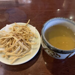 そば七 - サービスの生そば揚げとそば茶