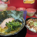 家系ラーメン とらきち家 - かためおおめ海苔賄い丼　今日は麺がボソボソだった…