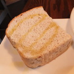 洋食コノヨシ - ランチ特製こだわりハンバーグセット　１８０ｇ　９８０円の自家製パン　　【　２０１３年４月　】