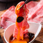 クラフトビール×チーズ＆肉バル Rotie - 名物！サーロインユッケ